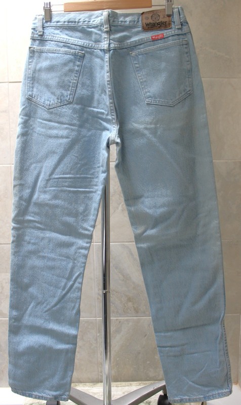 Vtg Wrangler sz 33x32 (actual 32x29.5) Light Wash Zip Fly Straight Jeans USA