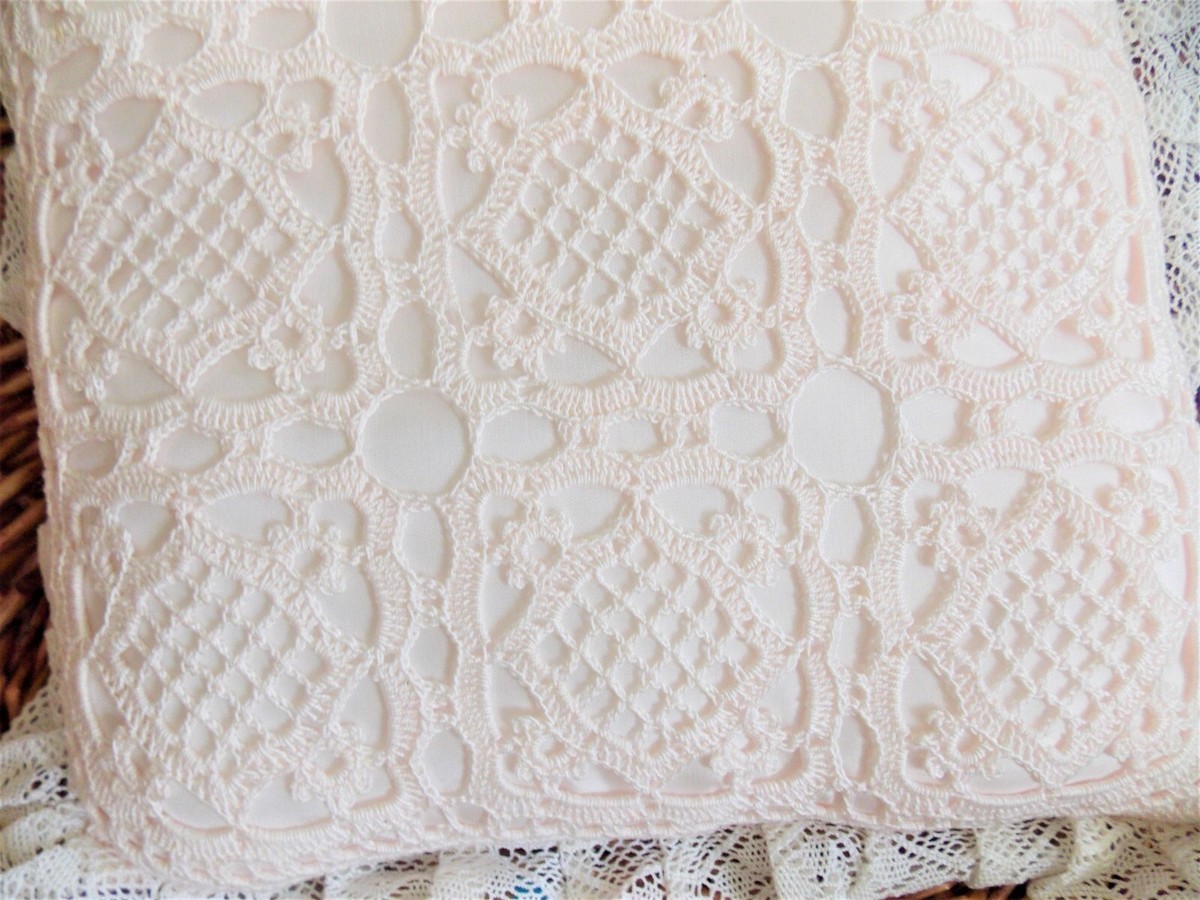 COUSSIN création SYLVETTERAISONNIER crochet main artisanat français
