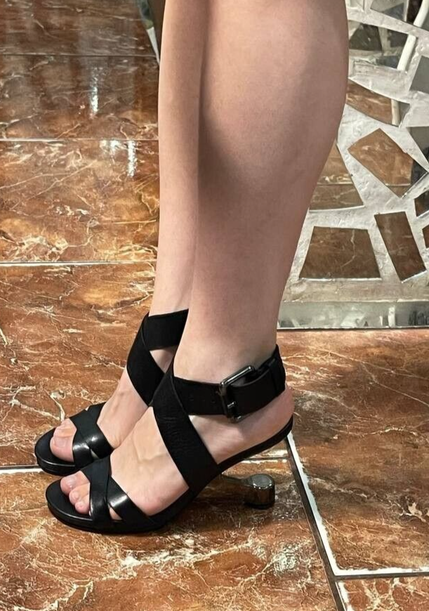 United Nude Eamz heels in black leather for women's size 38 sandal