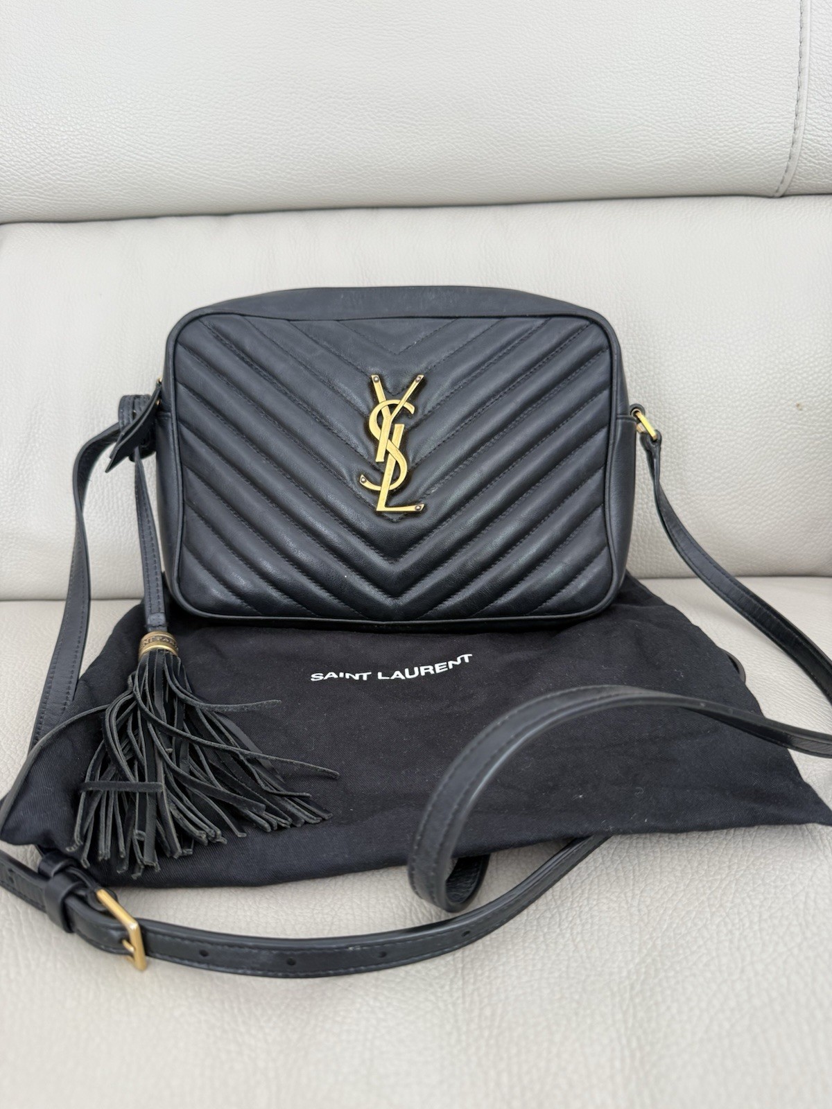 Autentica borsa fotografica a tracolla YSL Saint Laurent nera Lou nappa oro