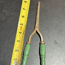 Vintage Green Wood Handle Curling Iron 0.5 in Barrel Metal