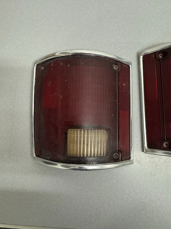 Luces traseras para camioneta Chevy C10-30 GMC K10-30 1973-1987 OEM Foto 2 de 4
