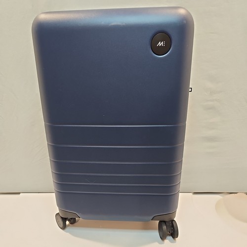 MONOS 22 Inch 4-Wheeled Carry On Luggage in Ocean Blue. Good Condition
