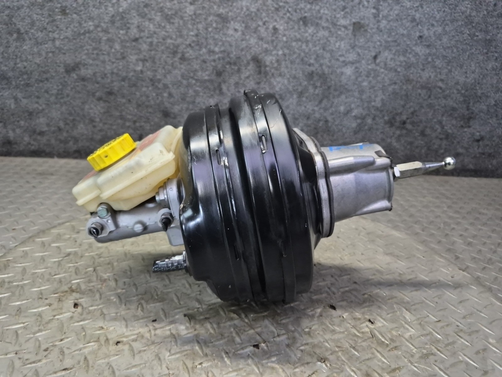 Bentley Continental GT 2003-2010 Brake fluid reservoir
