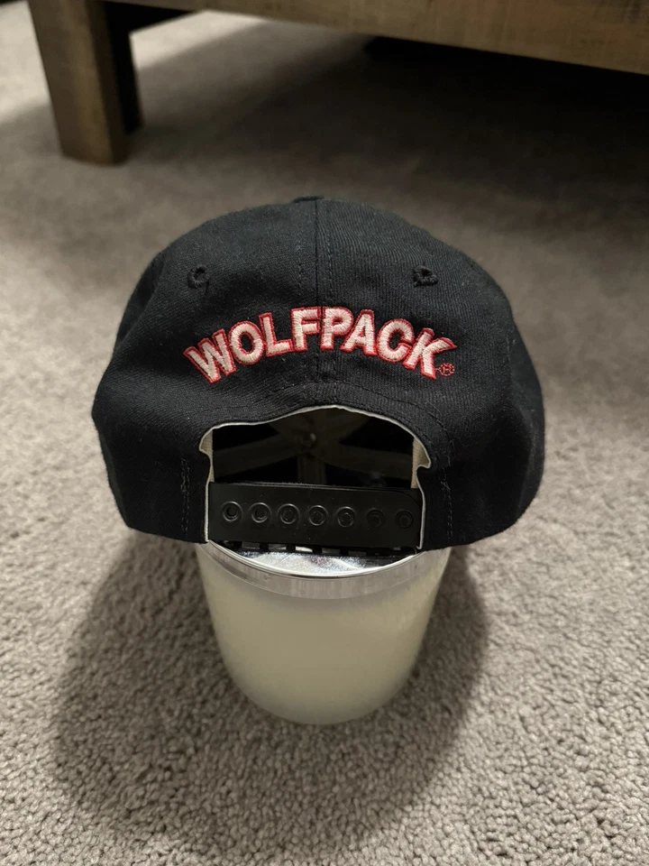 Sombrero NC State Wolfpack New Era negro vintage SnapBack para hombre  Foto 2 de 4