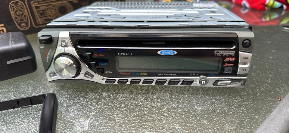 Jensen MP6211 CD receiver with removable face And Remote Control Car Stereo - Image 2 of 4
