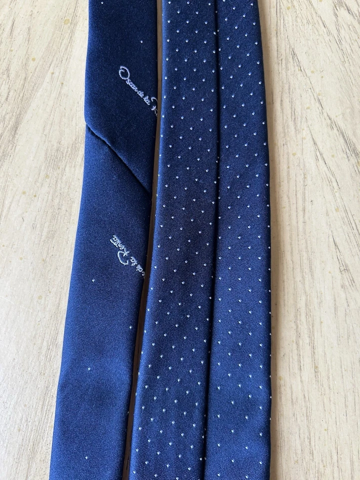 Corbata clásica vintage retro Oscar de la Renta azul real puntos blancos seda Foto 3 de 4