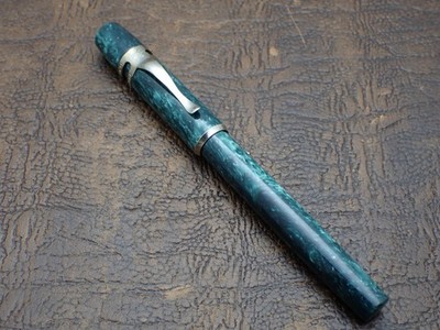 Visconti Ragtime Füllfederhalter - Pearld Green Celluloid - Medium Stahlfeder
