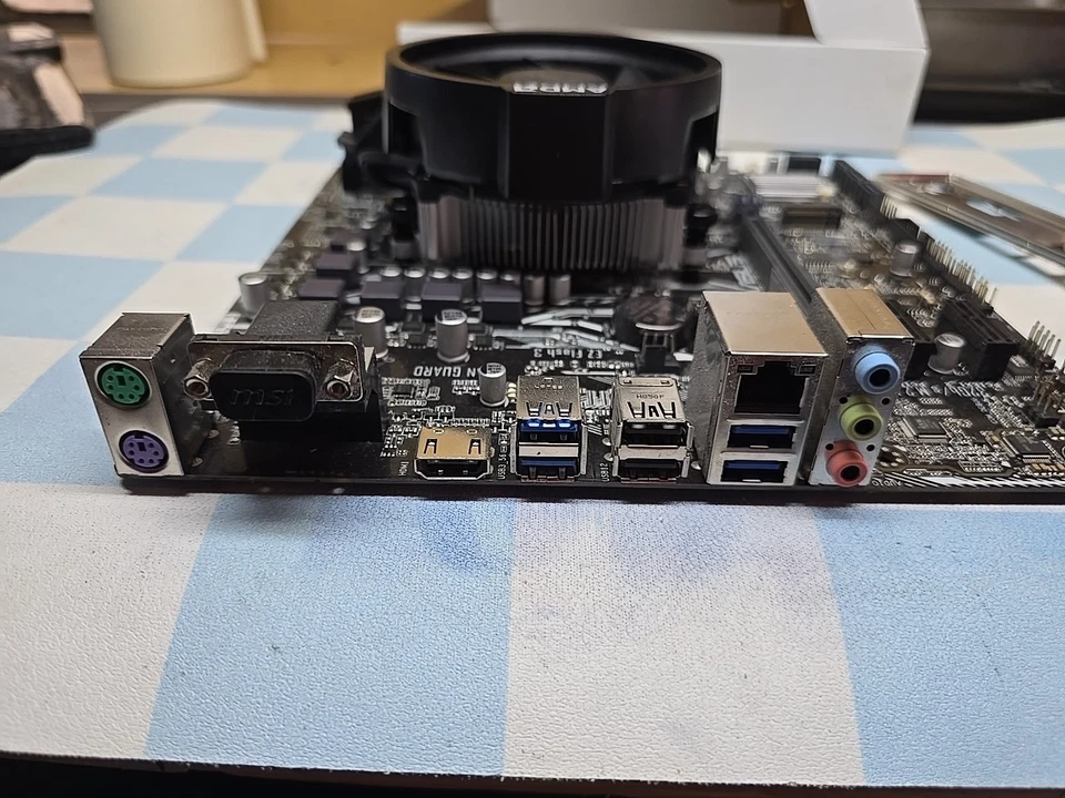 MB-79 ASUS PRIM A320M-K AMD RYZEN 3 3200G 8GB RAM ПРОТЕСТИРОВАН ХОРОШИЙ ЭКРАН ВКЛЮЧЕН - Изображение 2 из 4