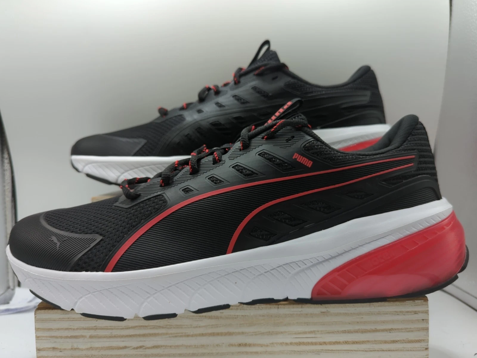 Scarpe da ginnastica uomo Puma Glare UK 10 nuove A35