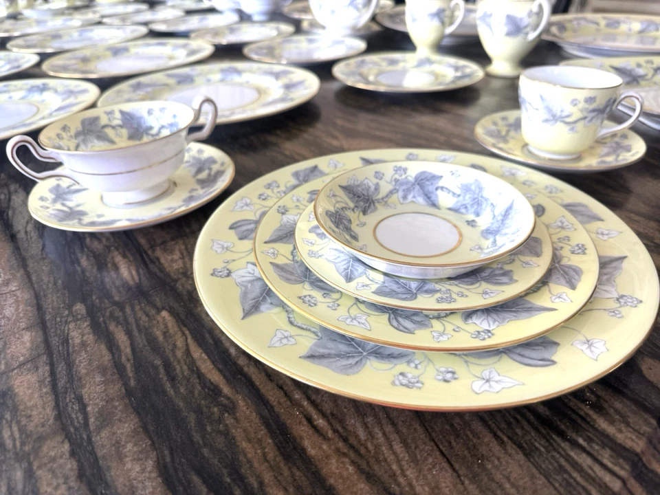 Juego de 75 piezas vintage Wedgewood England Bone Chine amarillo, gris, blanco para servir 8 Foto 2 de 4