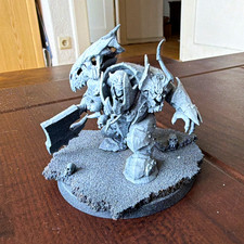 Tabletop Miniatur Figur grau auf Rundbase/Bas...