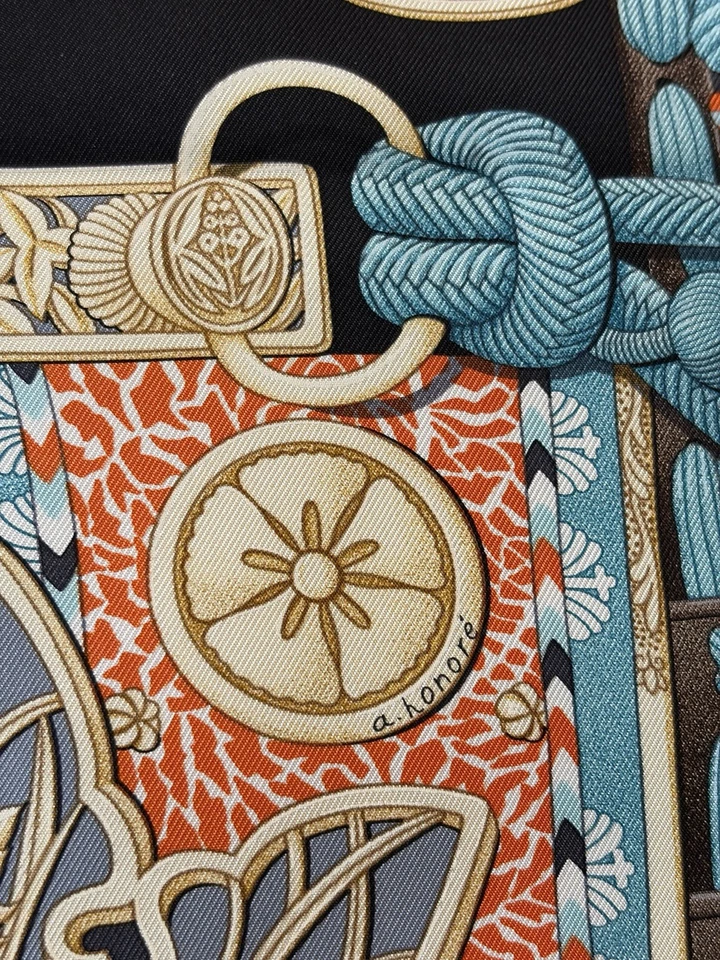 Hermès Parures De Samouraïs 90 cm Silk Scarf - Imagen 4 de 4