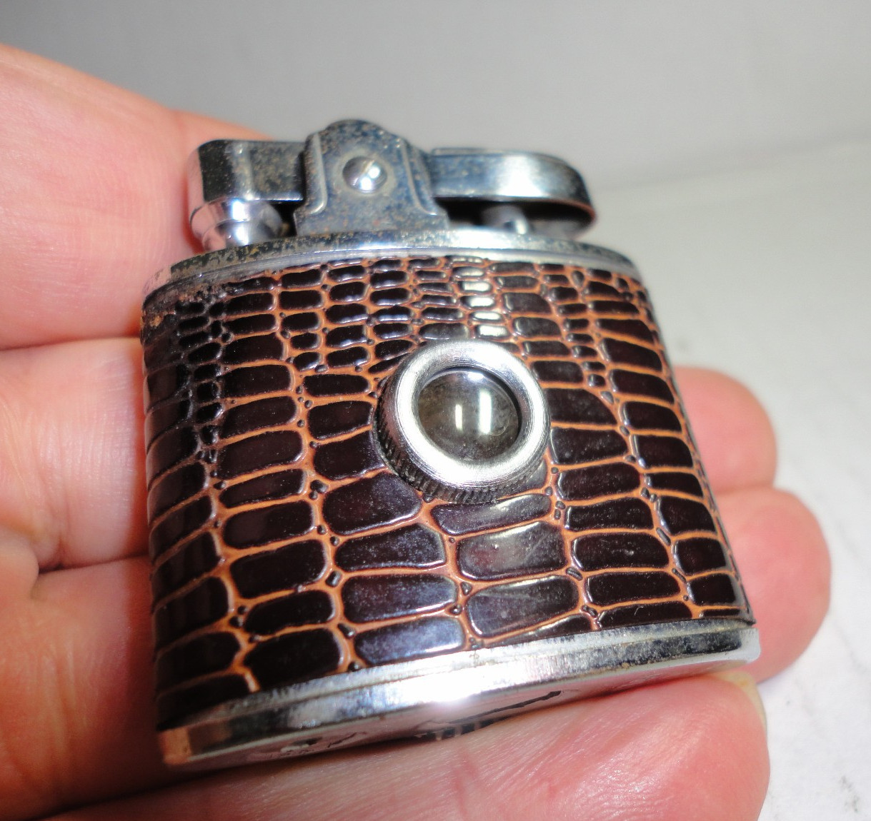 C MID 1950 PACTON NY Peek-a-Boo Pinup Japan (croc/alligator) POCKET LIGHTER