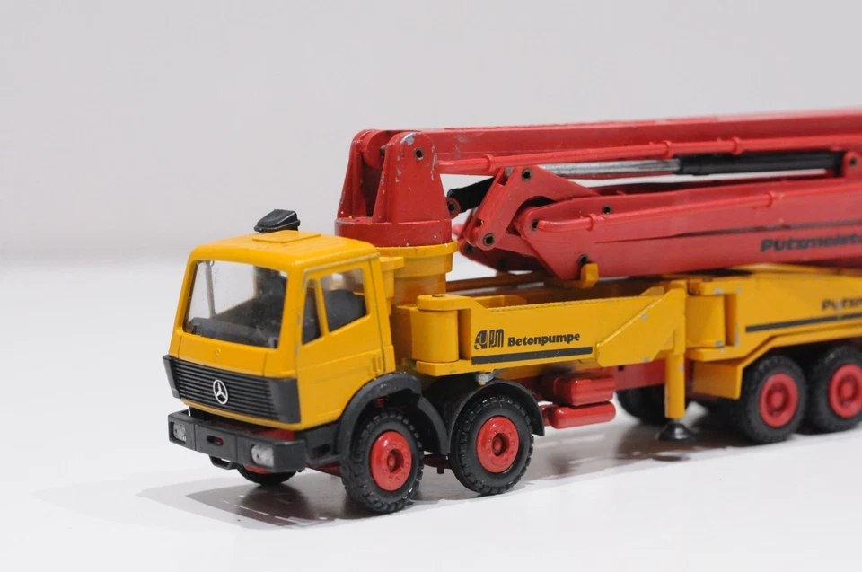 BOMBA DE HORMIGÓN CONRAD MERCEDES M36 PUTZMEISTER ESCALA 1:50 DIECAST Foto 2 de 4