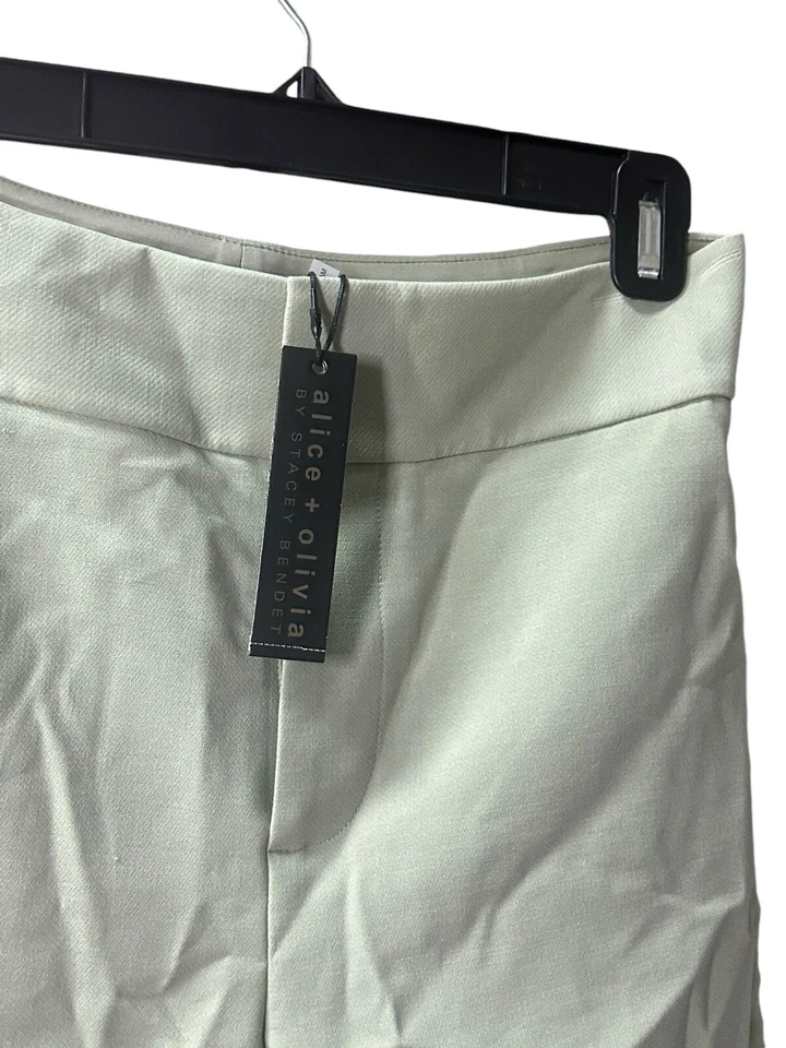 Alice + Olivia 经典鼠尾草绿色短裤全新带标签,尺寸 6 MRSP $265 — 第 2/4 张图片