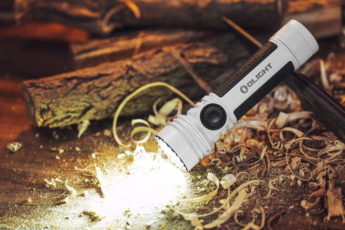 Olight Seeker 4 Pro White 4600L Flashlight & Baton 4 Premium White