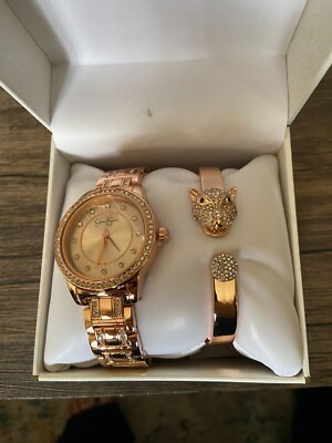 Jessica Simpson, Rose gold panther diamond encrusted path