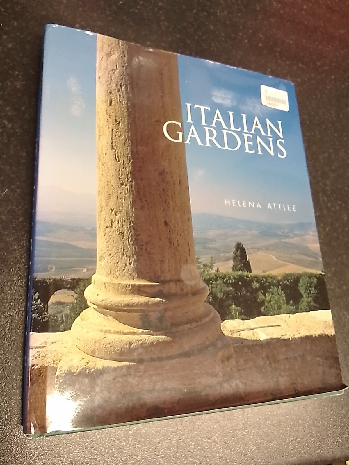 Italian Gardens: A Cultural History - Attlee, Helena