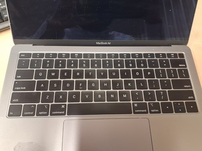 Apple MacBook Air 13,3'' (256GB SSD, Intel Core i5 8. Gen., 1,6GHz, 8GB RAM)