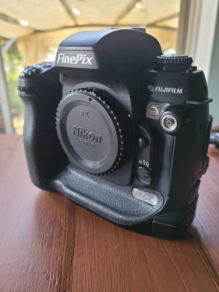 Fujifilm FinePix S3 Pro DSLR Camera Body {12.1MP} (Body Only) - Image 2 of 4