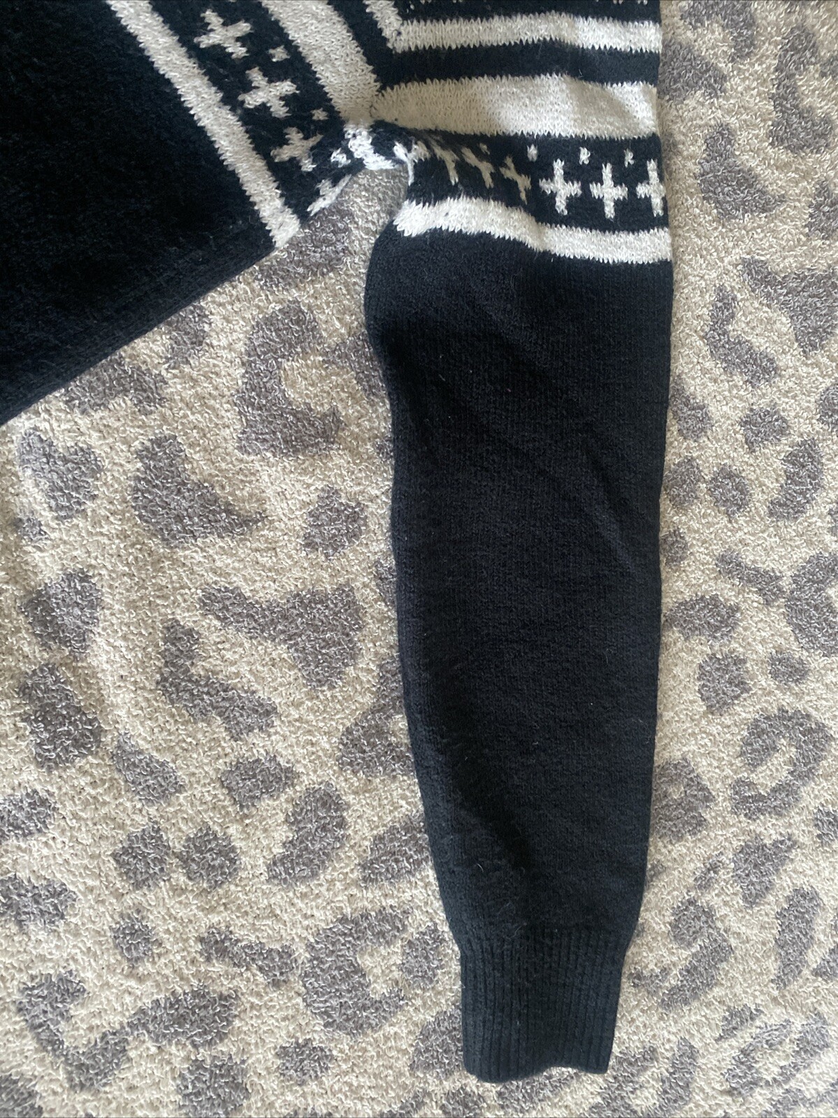 Women’s Amazon Essentials Sweater Medium - image 4