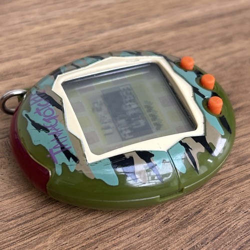 Vintage Tamagotchi Connection V2 - Green Camo - 2004 Fully Working - Bandai - Picture 7 of 10