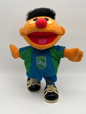 Mattel Fisher Price Sesamstraße Fußballer Ernie - ca. 33 cm - mit Sound