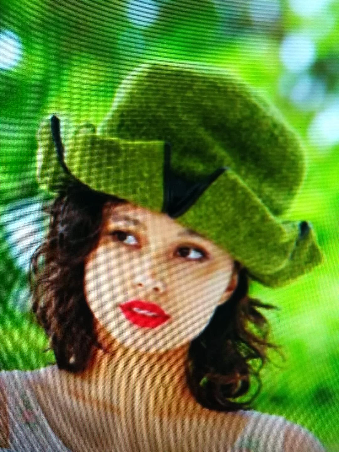 Rare chapeau de seau à pétales Christian Dior
