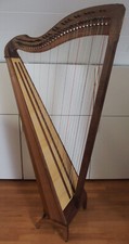 Chromatische Harfe 5x7 Arwen von Martin Gust, Nussbaum, mit Lichtsystem, wie neu