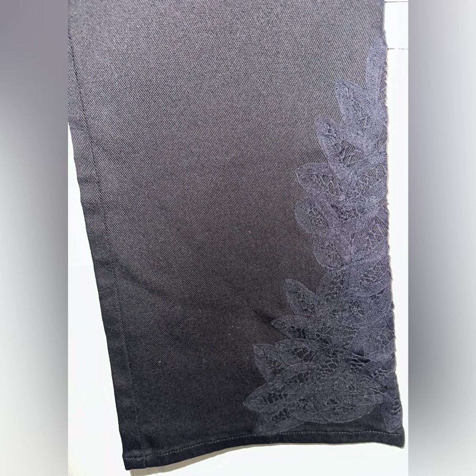 Lauren Jeans Co Ralph Lauren Petite Black Floral Lace Appliqué Jeans Size 10P thumbnail 4