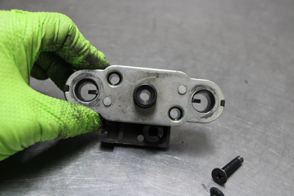 07-11 Suzuki Vstrom 650 DL650 Rear Passenger Seat Latch — 第 2/3 张图片