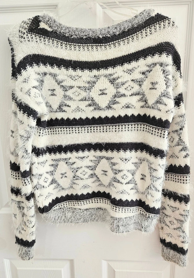 Suéter para mujer Xhilaration negro blanco gris suave popover manga larga pequeño Foto 3 de 4