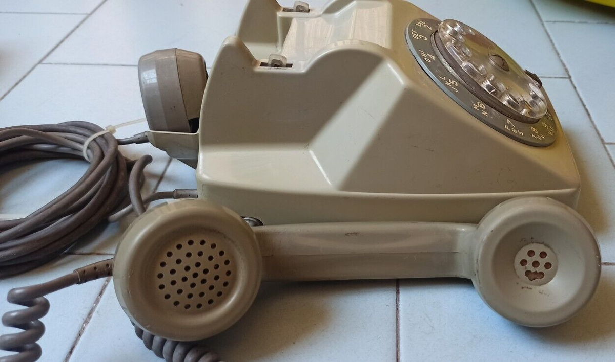 Ancien Téléphone Vintage Kaki Socotel S63 PTT CTD Paris. Fonctionne box