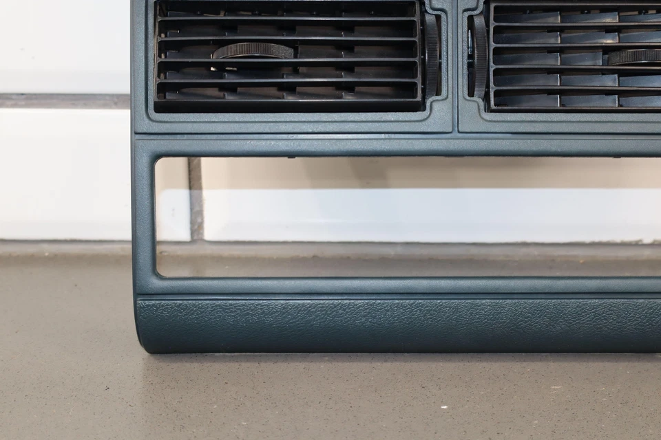 Camión Chevy C/K 88-94 GMT400 OBS tablero azul casete bisel embellecedor con respiraderos Foto 4 de 4