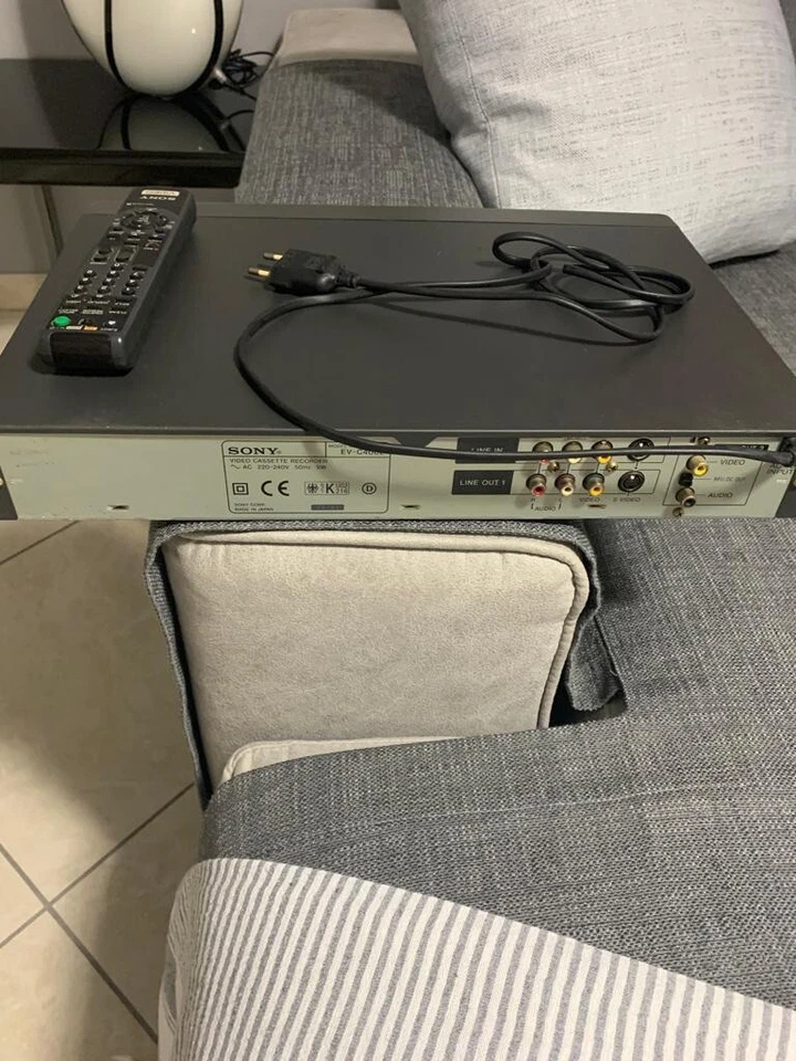 Videoregistratore 8mm/Hi8 EV-C400E - Immagine 2 di 3