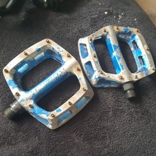 DMR V8 Pedals Flat Platform Mountain Bike 9/16" Electric Blue