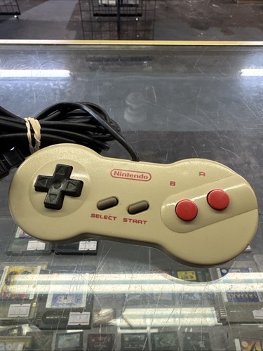Nintendo AV New Famicom Controller Pad Ufficiale HVC-102 Giappone Testato Autentico - Foto 2 di 7