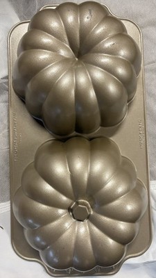 Nordic Ware The Great Pumpkin Non-Stick Aluminum Cake Pan Gold 10 Cup Pumpkin