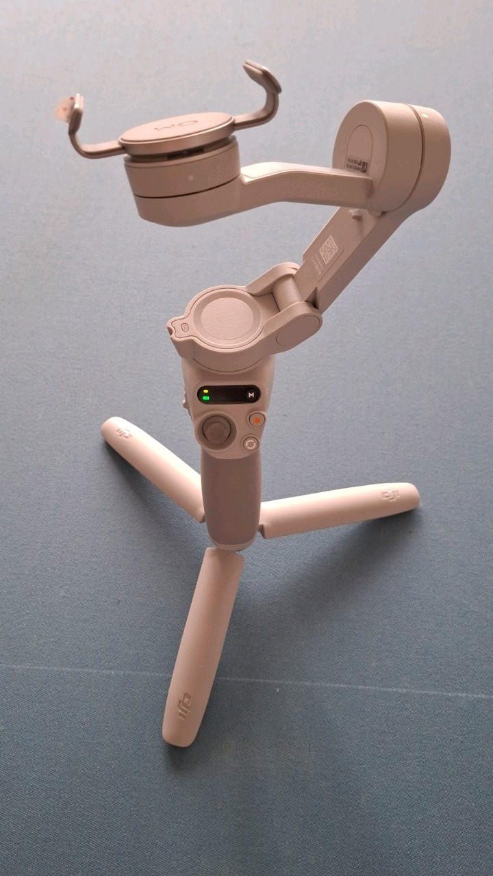 DJI Osmo Mobile SE Gimbal - Used Once - Mint - FREE P&P