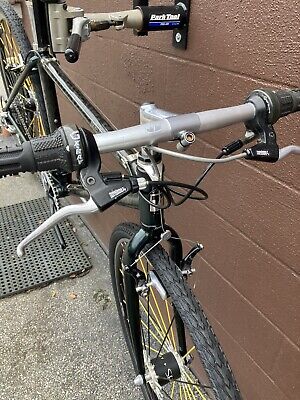 Vintage Trek Multitrack 7900 Carbon Hybrid Complete Bike Vintage Trek Multitrack 7900 Carbon Hybrid Complete Bike