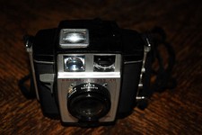 Brownie twin-20 vintage camera, nice for display or collection