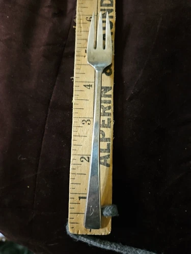 Sterling Towle CRAFTSMAN COCKTAIL FORK 5 1/2" 21 g Mono B