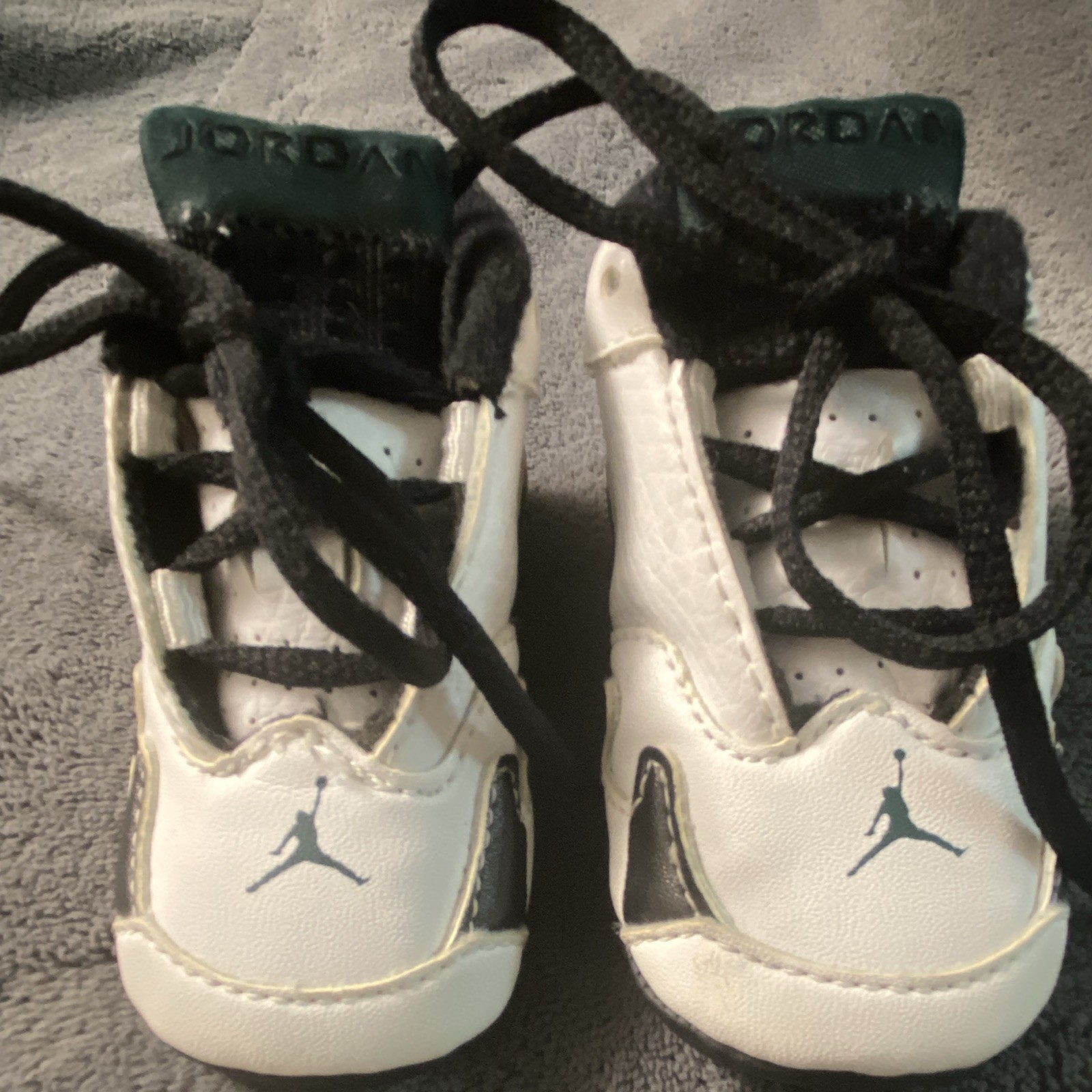 Jordan Unisex Baby/Toddler Low Top Leather Lace-Up Sneakers White/Black 5