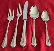Oneida 18/10 stainless Juilliard Heirloom 5 p...