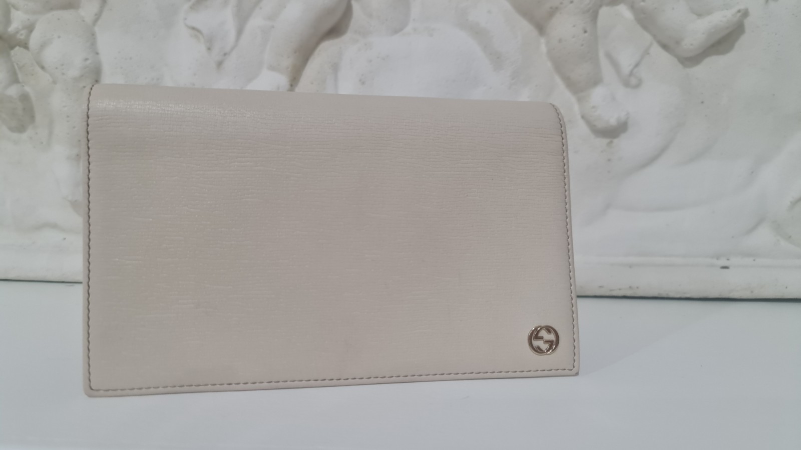 AUTHENTIC Gucci White Leather Interlocking GG Cro… - image 5