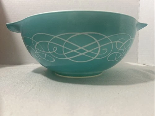 Vintage PYREX 1950’s Promotional #443 TURQUOISE SCROLL Cinderella Bowl-2 1/2 QT