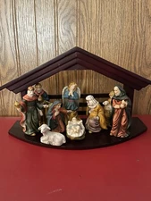 Bon-Ton Painted Porcelain 10 Piece Nativity Set With Wooden Stable
