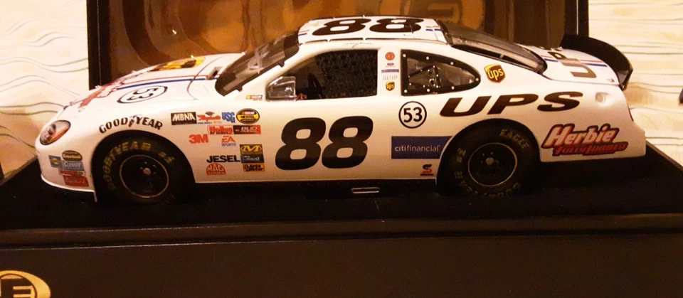 Dale Jarrett autografiado 1:24 2005 Herbie completamente cargado 1 de 600 NASCAR Foto 3 de 4