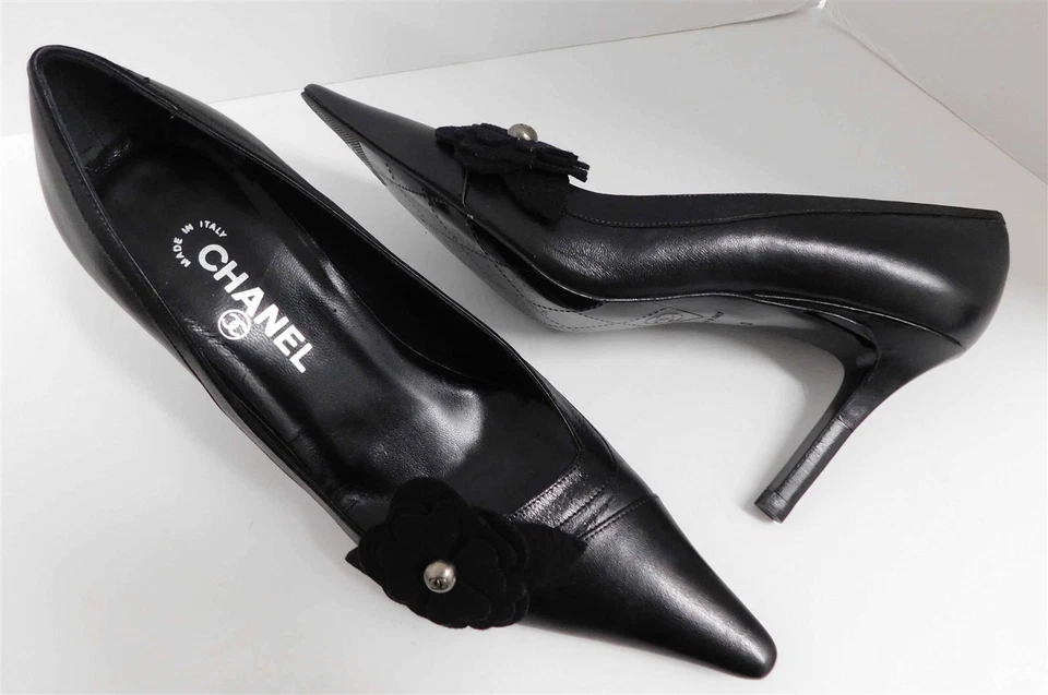 Chanel Black Classic Leather Camellia Felt Flower CC Pointy Pumps Italy 40 - Image 3 of 4